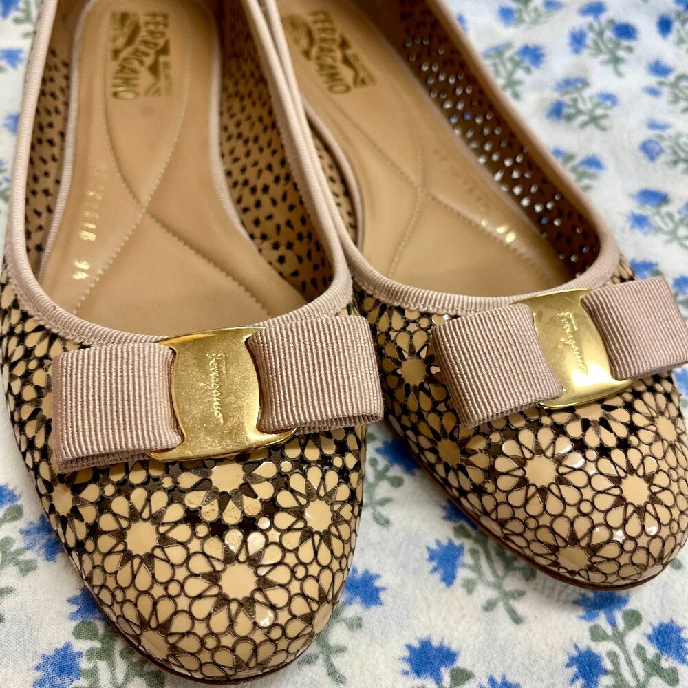 Ferragamo Ballet Flats with Vara bow nude/ecru patent leather